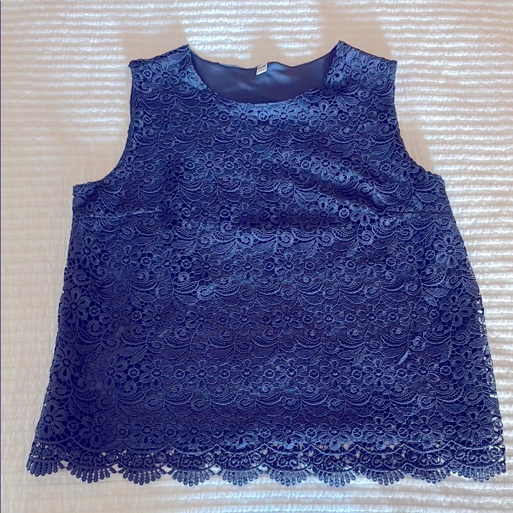 Uniqlo Elegant Blue Lace Sleeveless Top